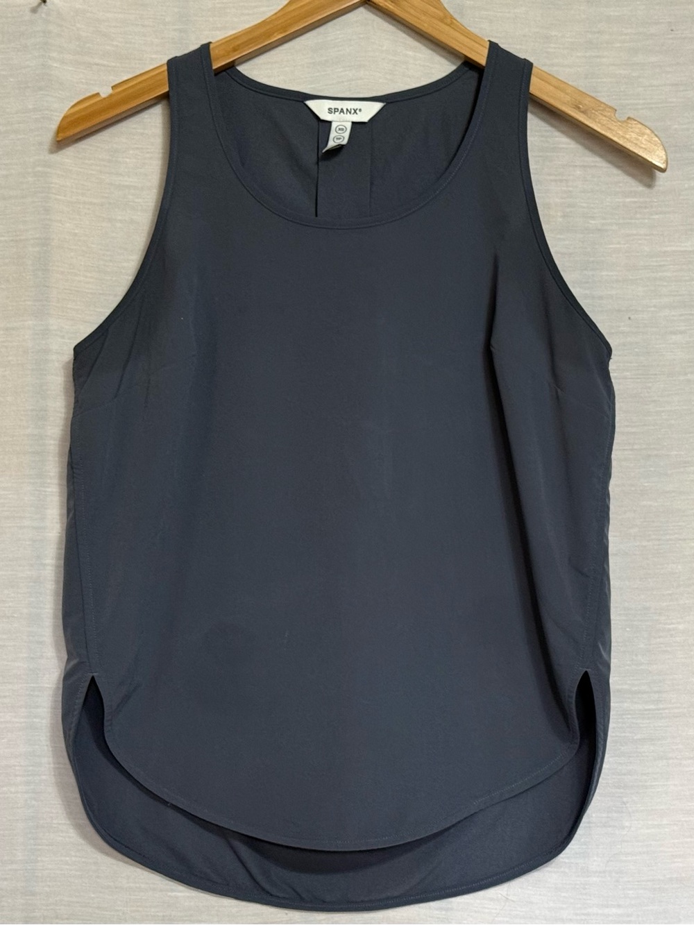 SPANX Casual Fridays Curved Hem Tank Top Women’s XS Dark Gray Stretch